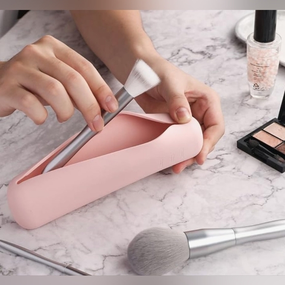Sleek Silicone Travel Makeup Brush Holder Portable Waterproof Case Pink New - Picture 2 of 4
